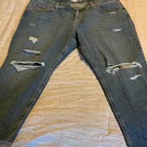 Mid-Rise Boyfriend Straight Distressed